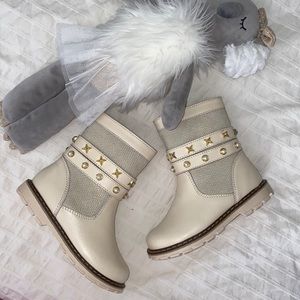 NWT- Toddler girl cream boots with pearl details leather